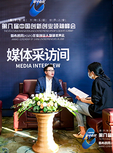 嘉宾现场接受媒体采访