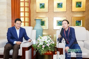 嘉宾互动现场采访